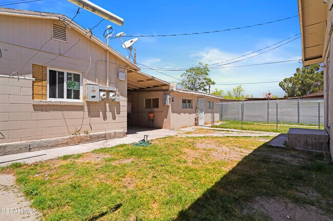 Building Photo - 209 N Seville Dr