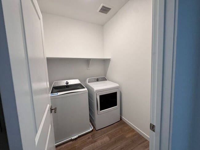 Building Photo - Stunning New 3Beds/2.5Bath Townhome in Pho...