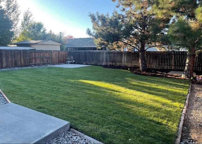 Building Photo - 3238 SW Metolius Ave