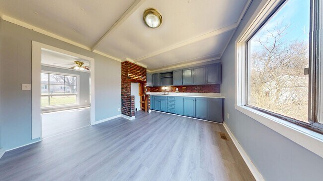 Building Photo - Madison Schools, 3 Bedroom Ranch!