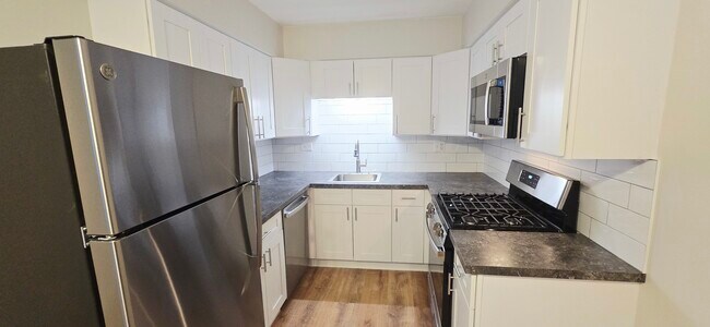 Building Photo - 318 W Naperville Rd