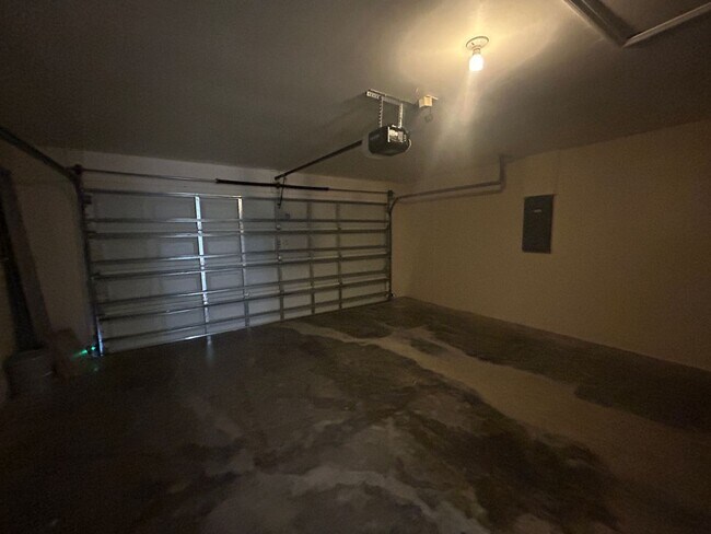 Building Photo - 1900 Kismet Pkwy W