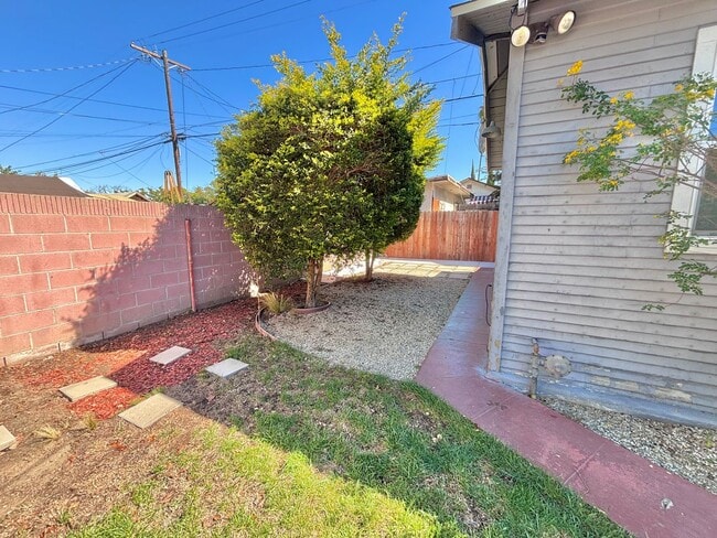 Building Photo - 3774 S Gramercy Pl