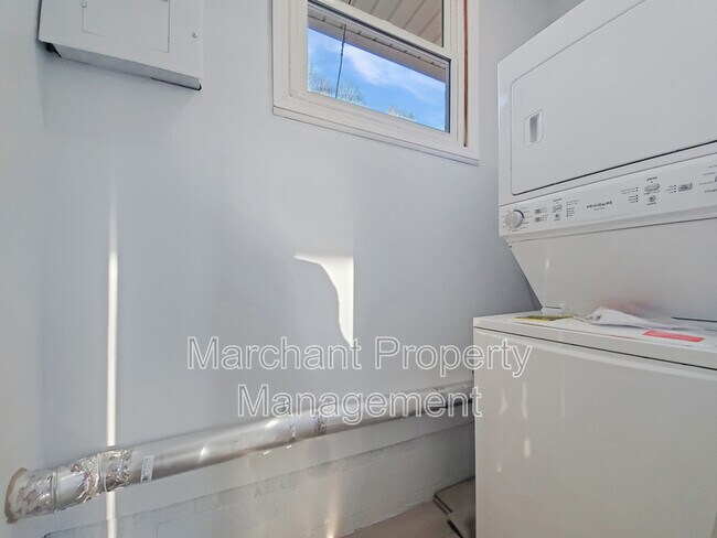 Building Photo - 1104 Dorothy St