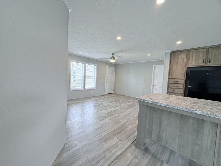 Building Photo - 29811 W Essex Ct