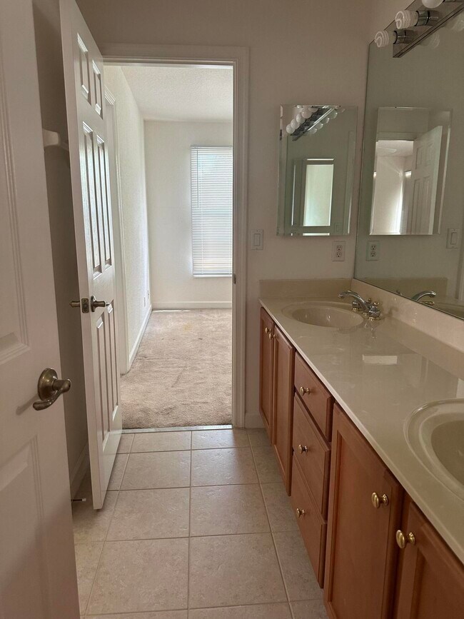 Building Photo - 8120 Bautista Way