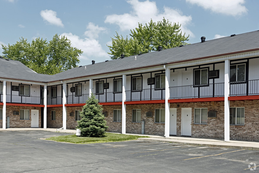 Primary Photo - Oak Hill Apartments