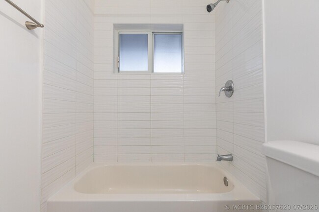 Building Photo - 5918 Pierce St