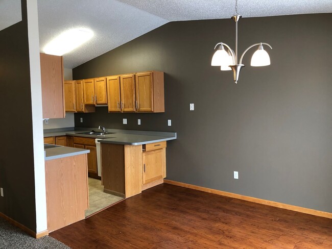Building Photo - 3 Bed 2 Bath Twin Home