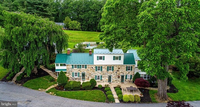 Building Photo - 607 E Wheel Rd