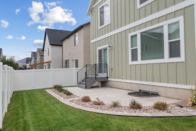Building Photo - 554 S Church Dr