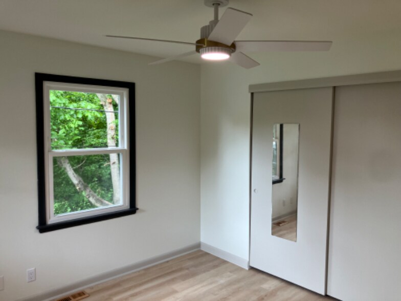 Building Photo - 520 Trenton Ct
