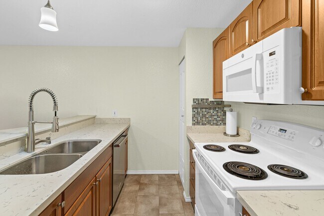 Building Photo - 19230 Forest Park Dr NE