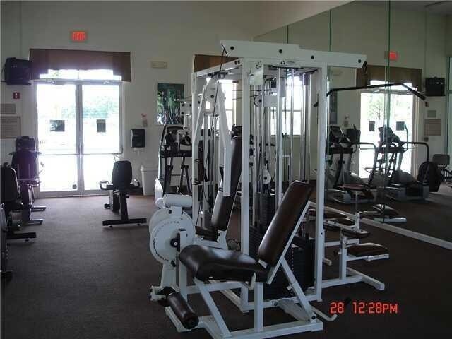 Building Photo - 9759 Lago Dr