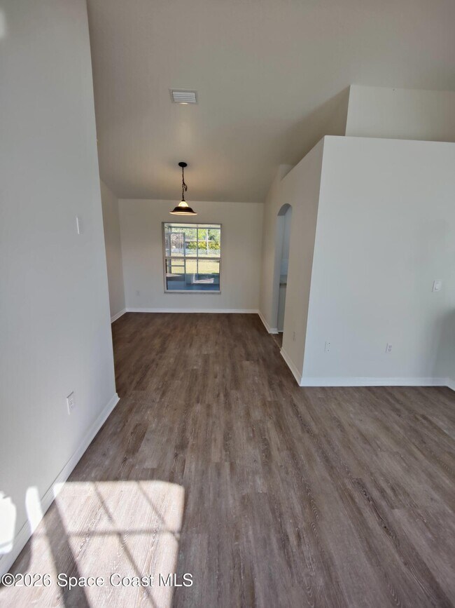 Building Photo - 219 Aladdin St NE