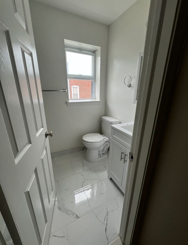 Building Photo - Renovated 3 Bedroom 3 Bathroom Single Fami...