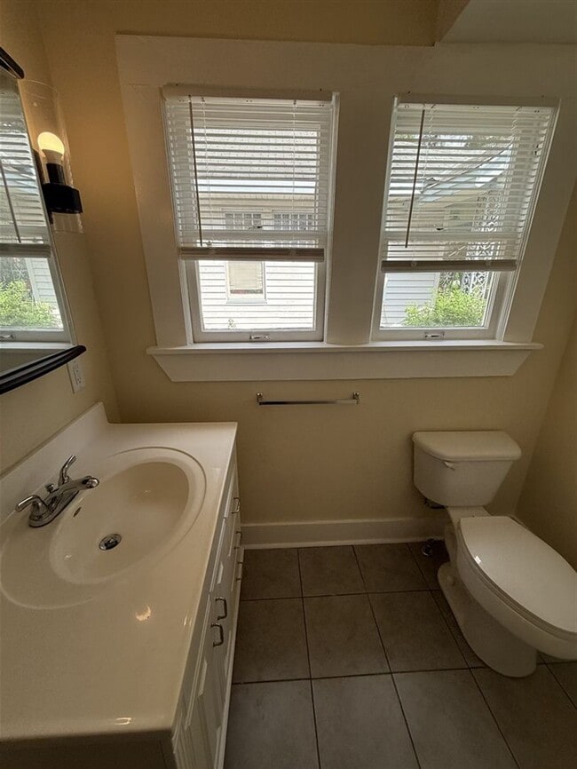 Building Photo - Beautifully Renovated 2 bedroom, 1 bath Bungalow | Historic Highland area | $900/Month Rent