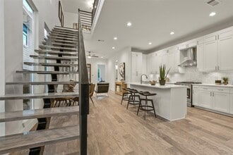 Building Photo - 933 W Eighth Street Unit