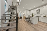 Building Photo - 933 W Eighth Street Unit