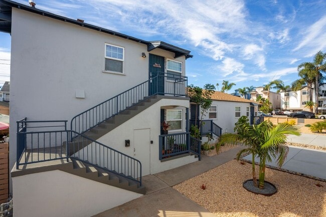 Building Photo - Upstairs Two Bedroom with Lots of Light in Great Pacific Beach Location!