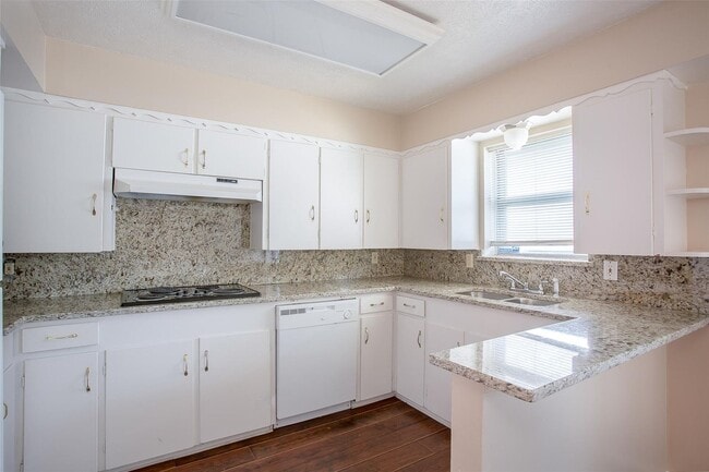 Building Photo - 2 Bedroom, 1 Bath Duplex in Lake Highlands