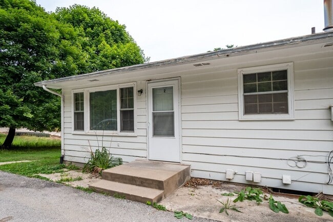 Building Photo - Random Residential Properties LLC-404 E Foster