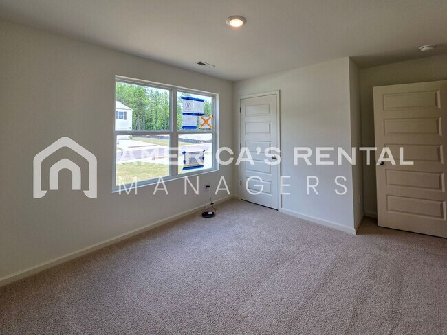Building Photo - 556 Saddlewood Bnd