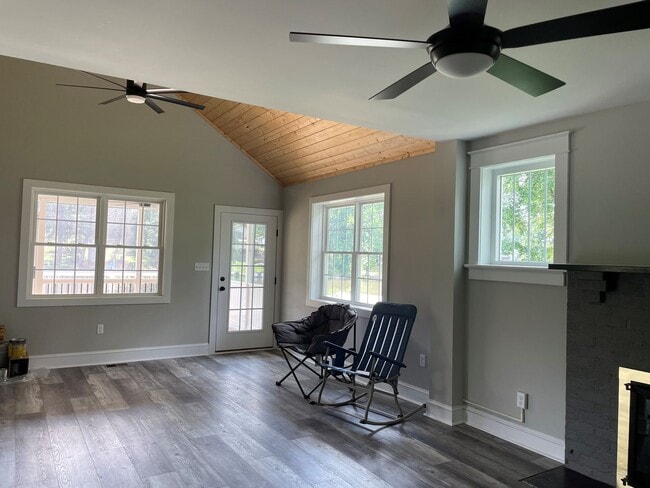Building Photo - Lake Front House with Screened in Porch