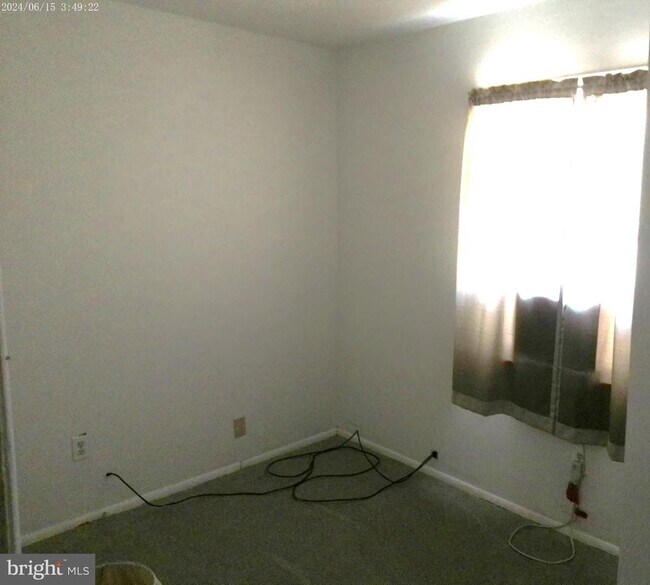 Building Photo - 453 Bayberry St