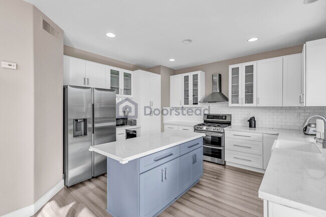 Building Photo - 6042 E Birdcage Ct