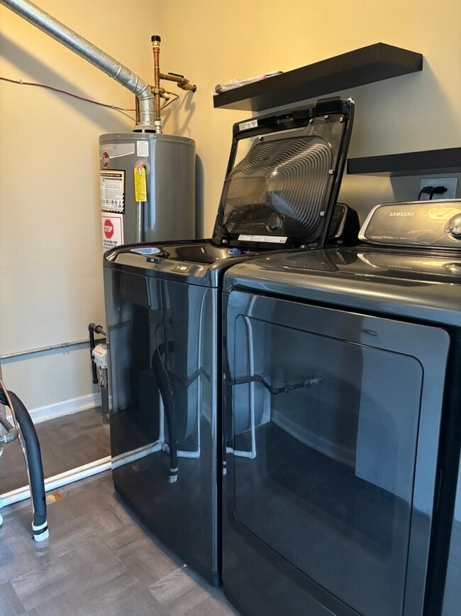 Building Photo - 2711 Odlum Dr