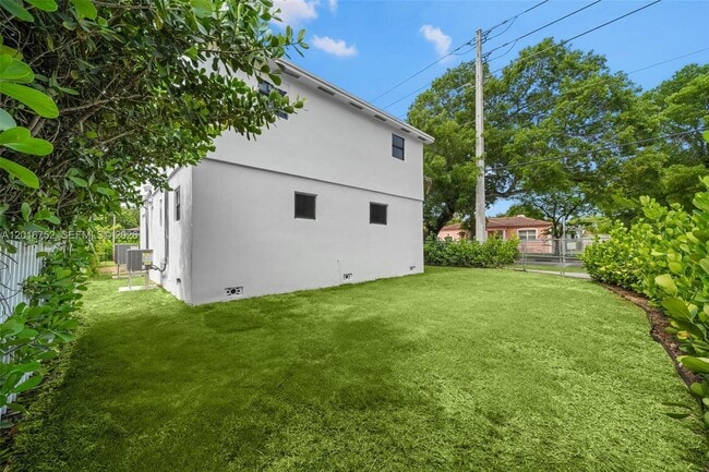 Building Photo - 4746 NW 10th Ave