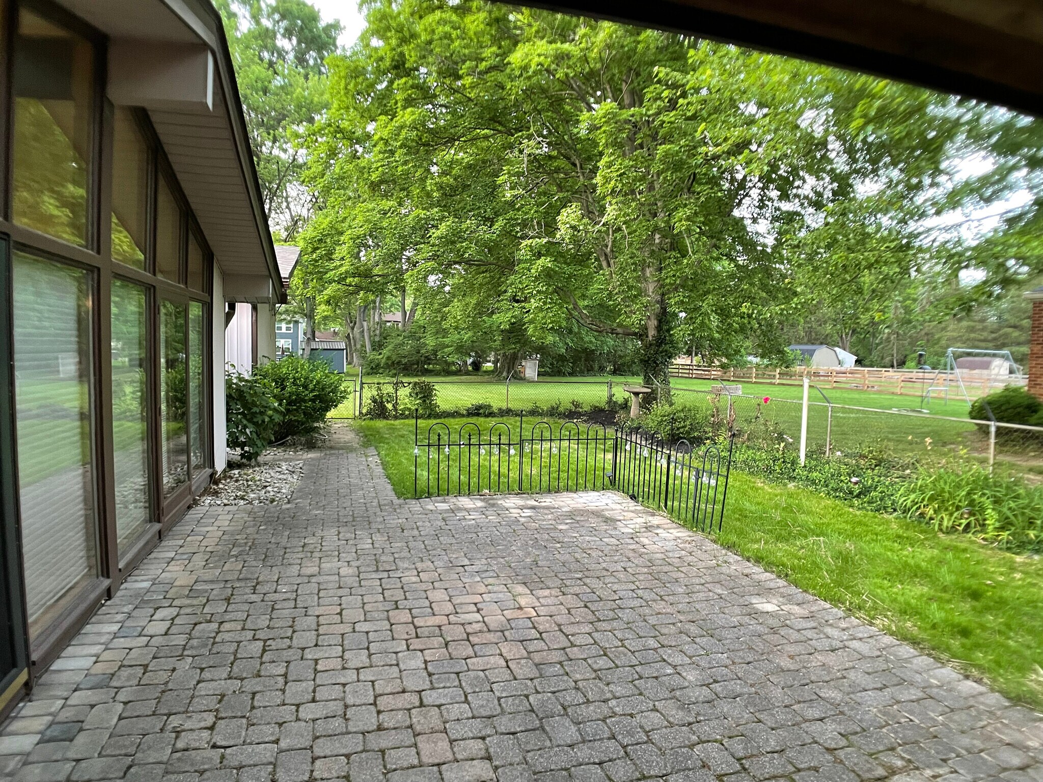 Side yard patio - 5344 Hagewa Dr