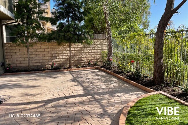 Building Photo - Beautifully updated Verdigris 3 bedroom Single Family Home with Sunset Views!