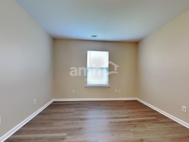 Building Photo - 516 Windsong Dr