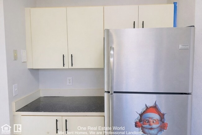 Building Photo - 2504 Woodgate Blvd