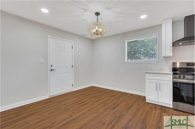 Building Photo - 206 Seminole St