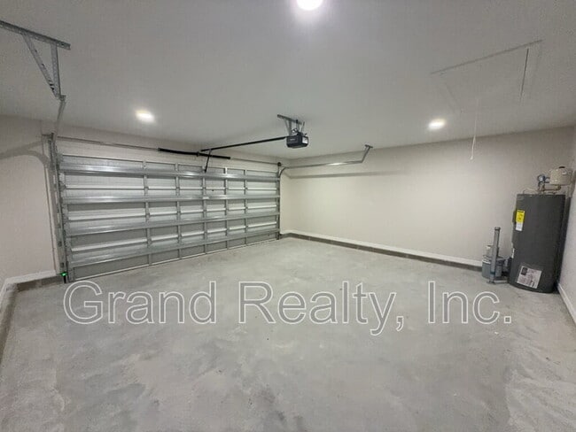 Building Photo - 4208 Eleanor St