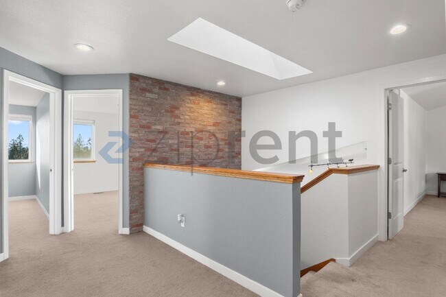 Building Photo - 8115 77th Ave NE