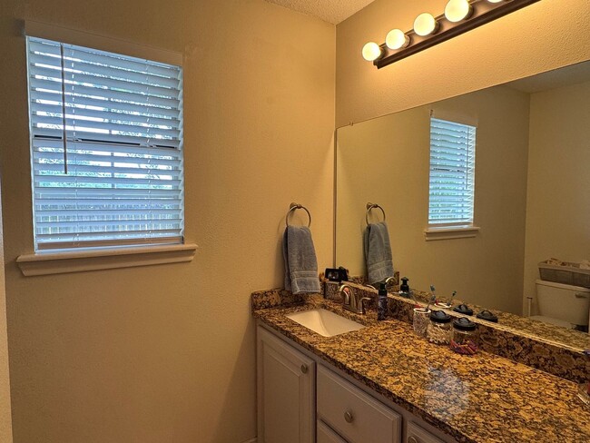 Building Photo - 208 Summerset Ct
