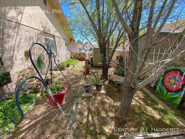 Building Photo - 568 Pinar Del Rio Dr