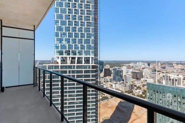 Building Photo - 610 Davis St