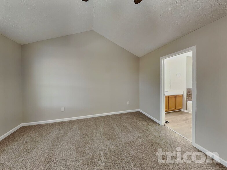 Building Photo - 202 Larson Ln