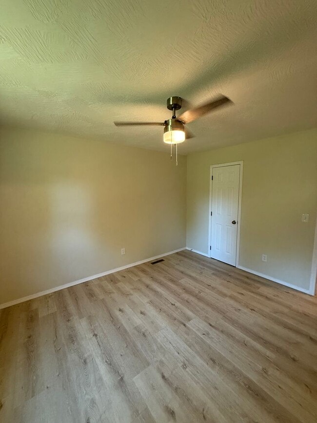 Building Photo - Remodeled 3 Bedroom 2 Bathroom home in Battlefield MO