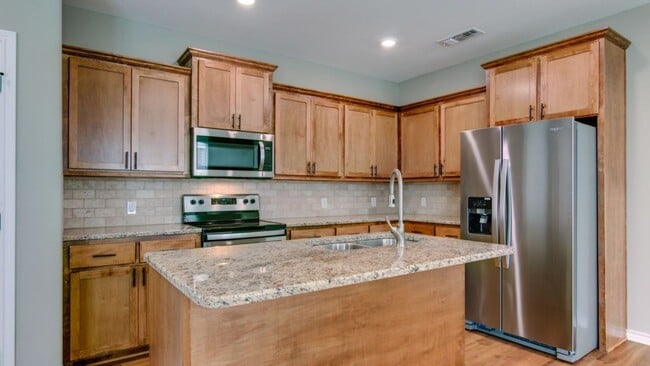 Building Photo - 4 Bedroom PG Townhome for Rent!