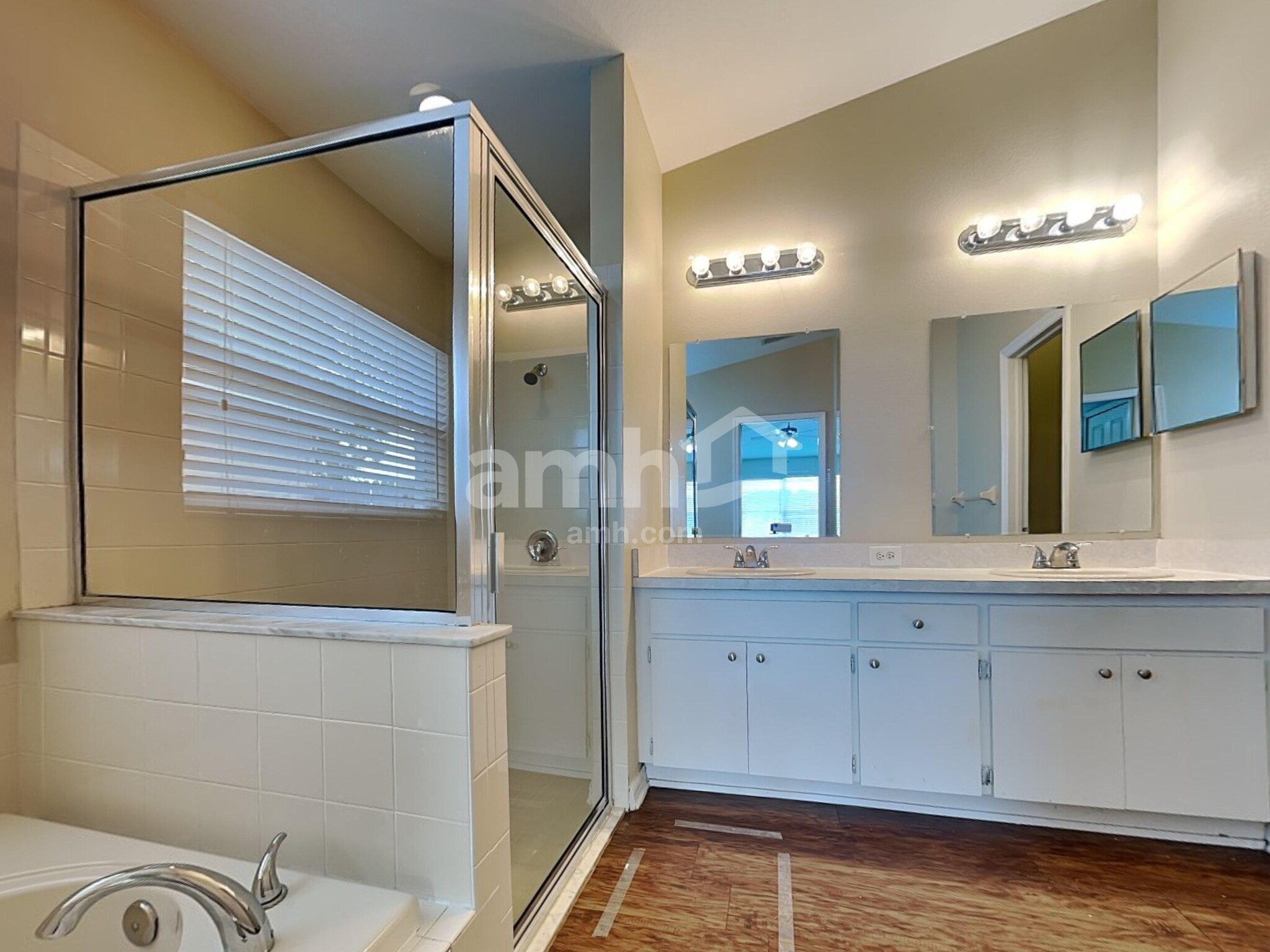Building Photo - 29425 Crossland Dr
