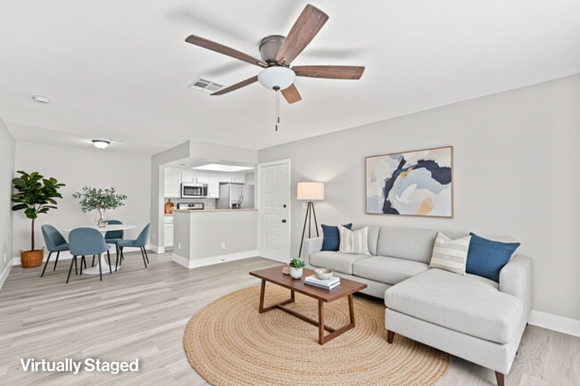 Building Photo - 7100 W Pirates Cove Rd