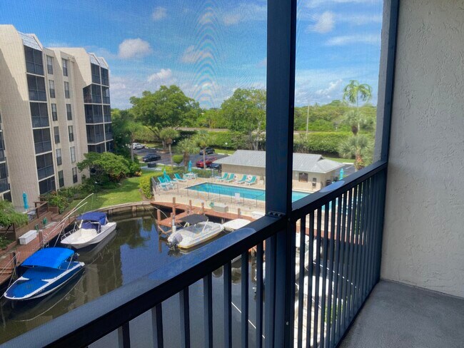 Building Photo - 20 Royal Palm Way