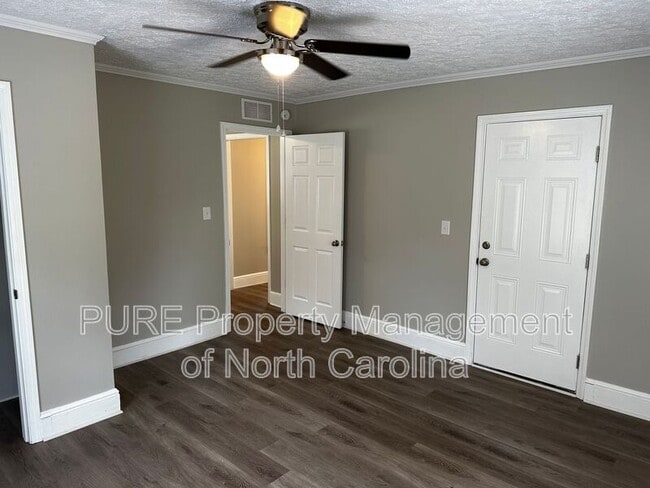 Building Photo - 204 Moore Dr
