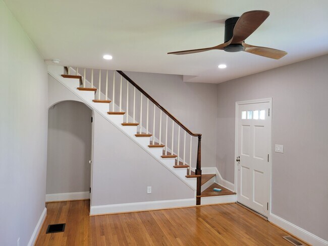 Building Photo - 126 Tred Avon Ave